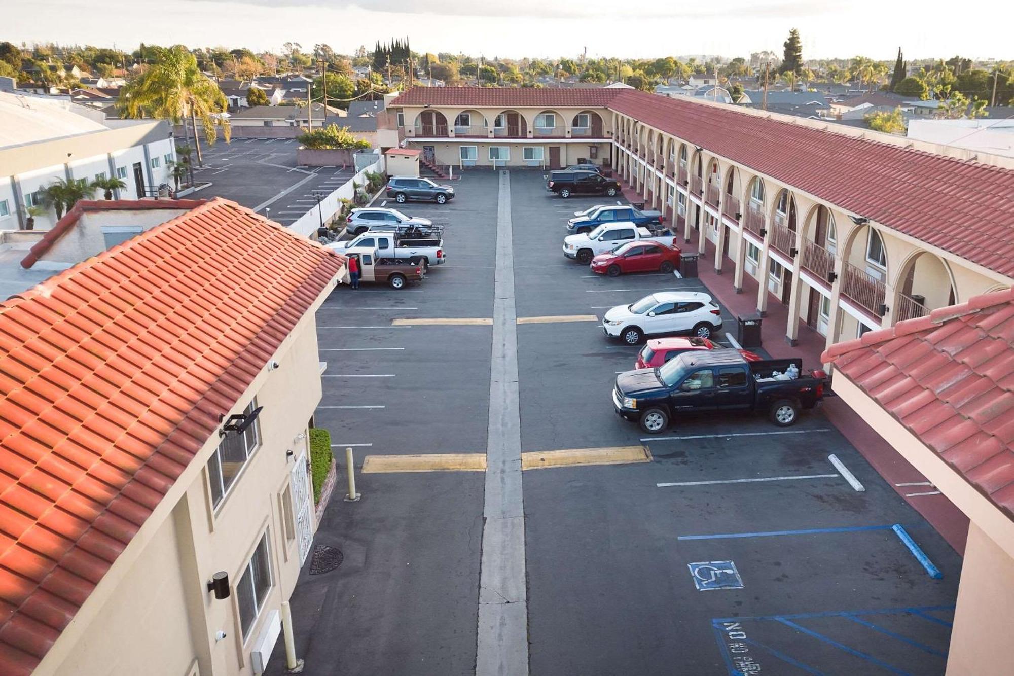 Rodeway Inn & Suites Bellflower Luaran gambar