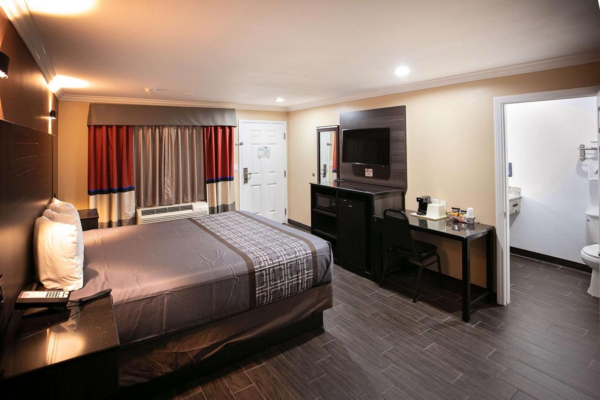 Rodeway Inn & Suites Bellflower Luaran gambar