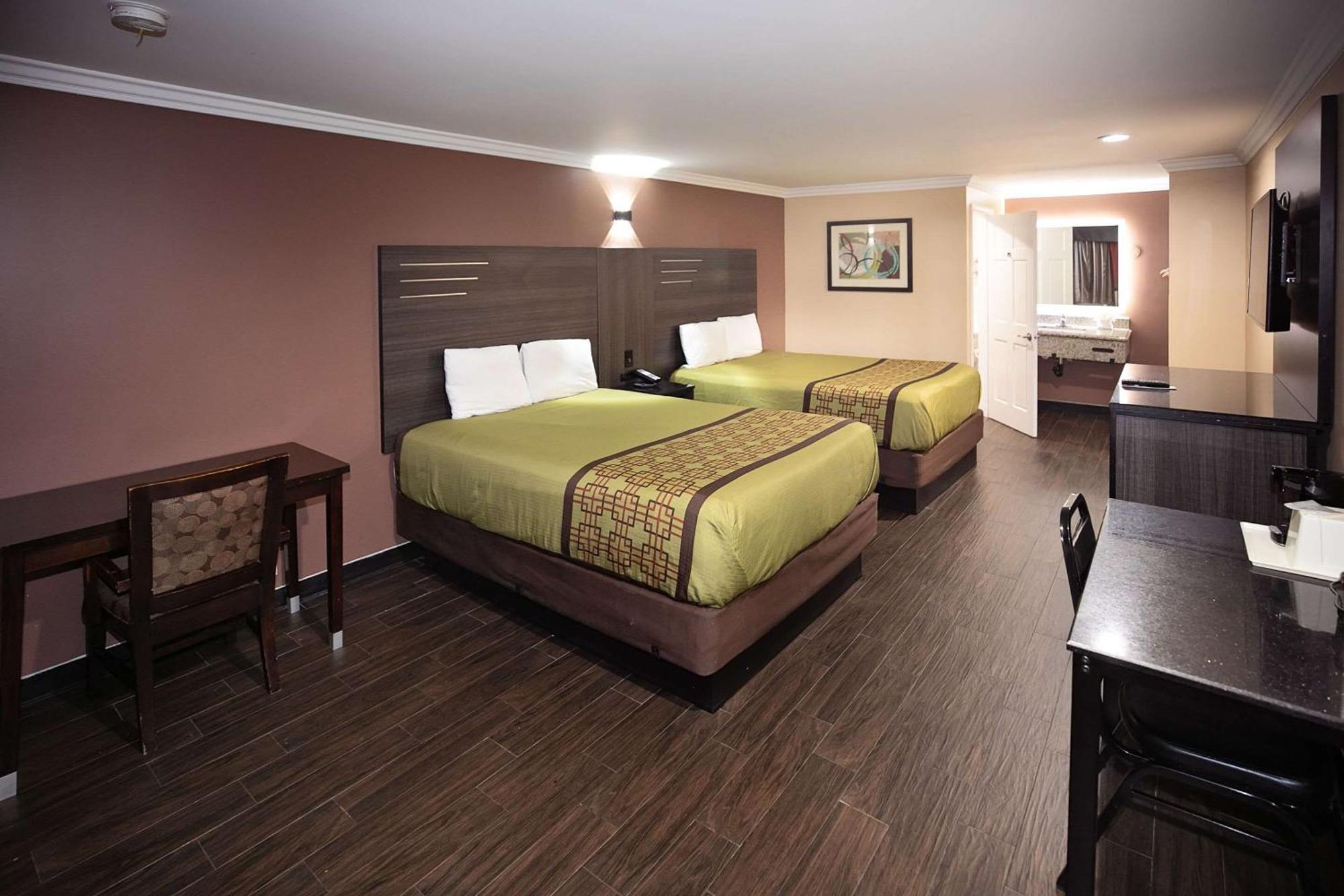 Rodeway Inn & Suites Bellflower Luaran gambar