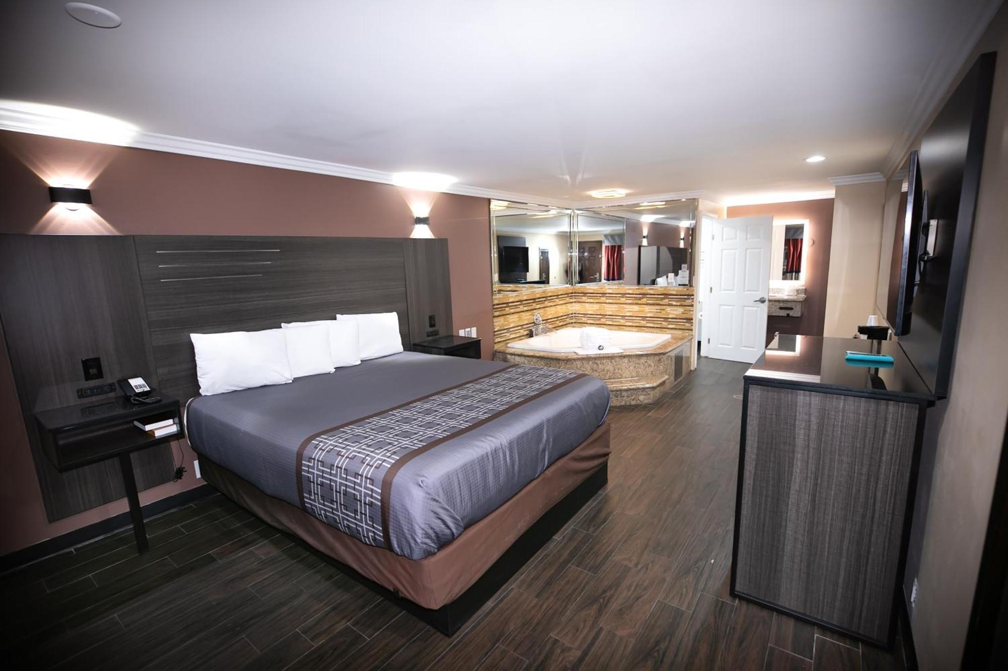 Rodeway Inn & Suites Bellflower Luaran gambar